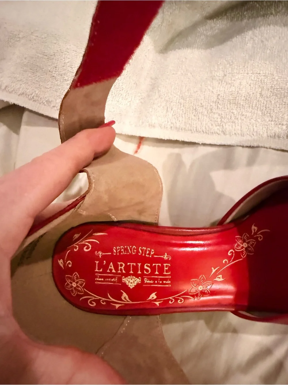 L'ARTISTE by Spring Step Women's Red Leather Ankle Strap Pumps